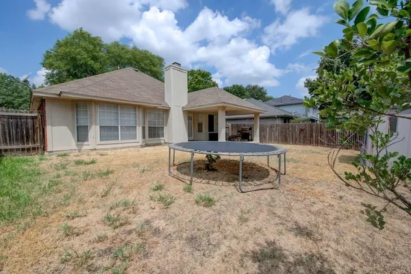a view of a house with backyard and porch