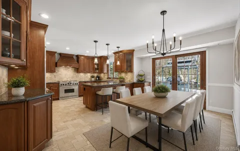 $2,849,888 | 15 Tiber Road, Oyster Bay Cove, NY 11791