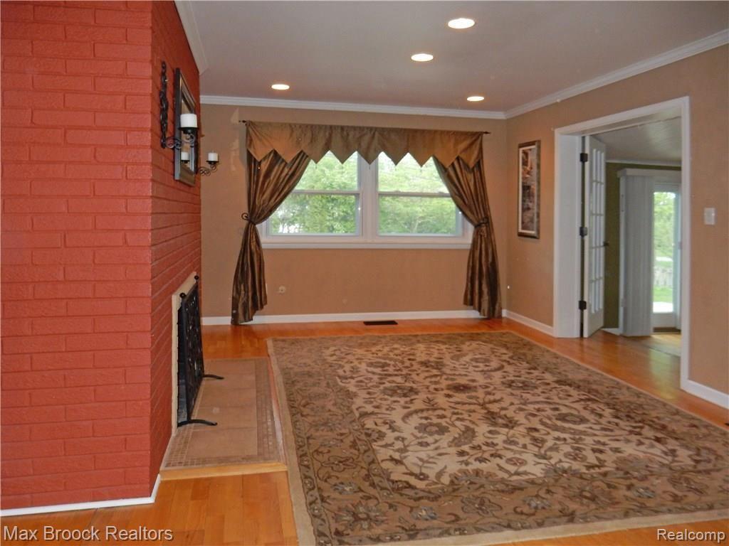 7047 Springridge Road West Bloomfield, MI 48322 - Photo 6 of 32