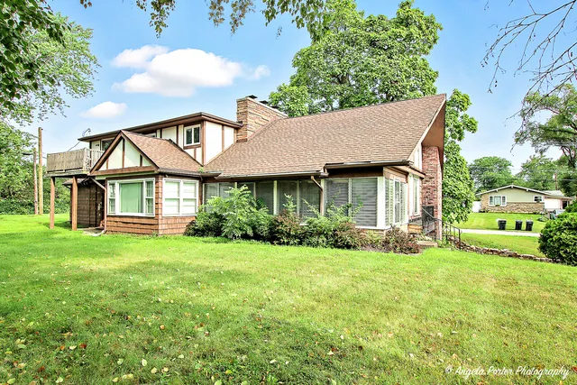 a picture of a bench