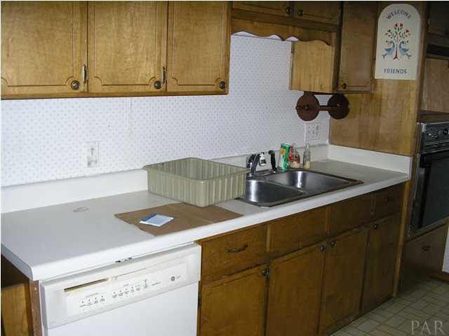5750 Audubon Drive Pensacola, FL 32504 - Photo 4 of 8