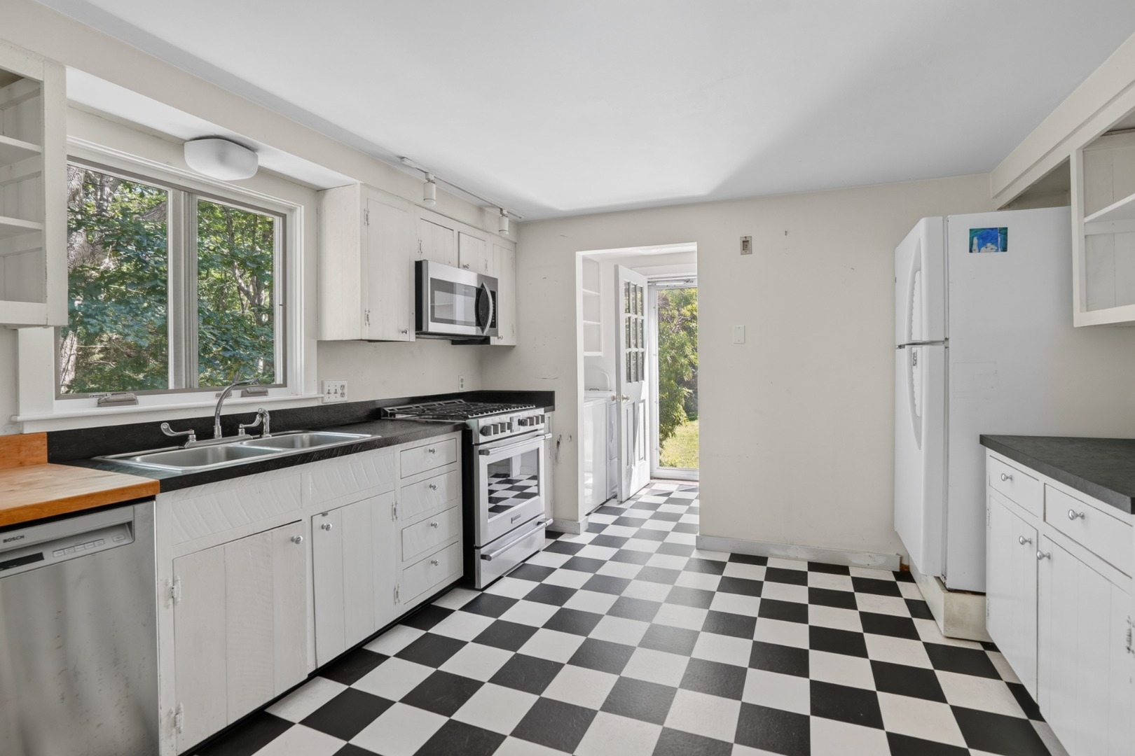 150 Field View Lane West Tisbury, MA 02568 - Photo 11 of 20 Large 2nd floor bedroom