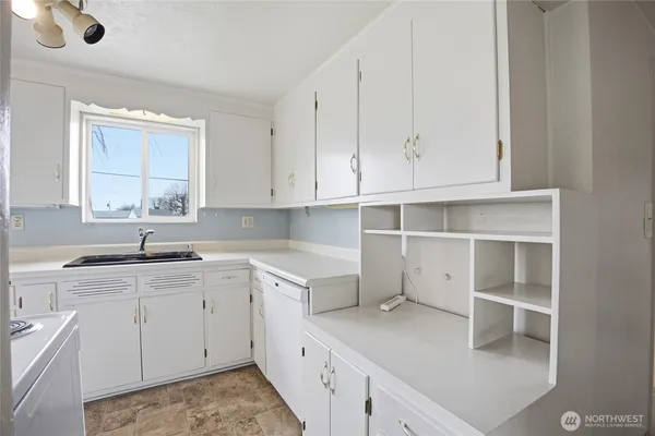 $259,000 | 814 South Evergreen Drive, Moses Lake, WA 98837