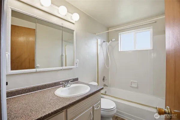 $259,000 | 814 South Evergreen Drive, Moses Lake, WA 98837
