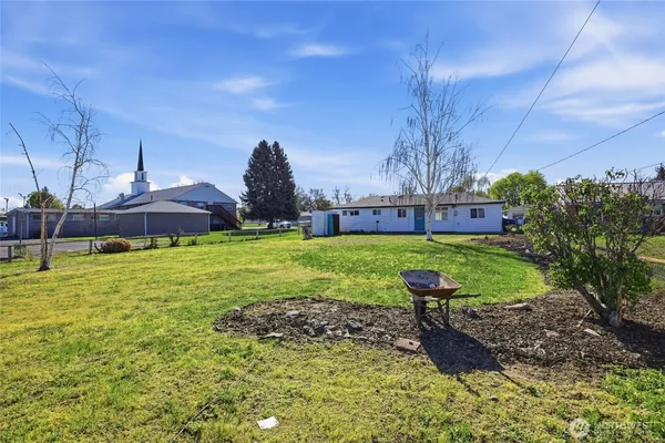 $259,000 | 814 South Evergreen Drive, Moses Lake, WA 98837