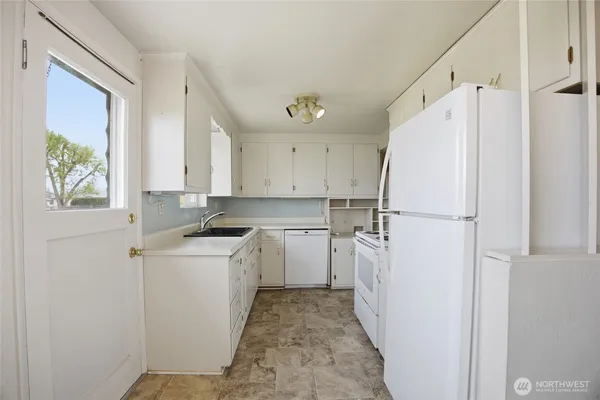 $259,000 | 814 South Evergreen Drive, Moses Lake, WA 98837