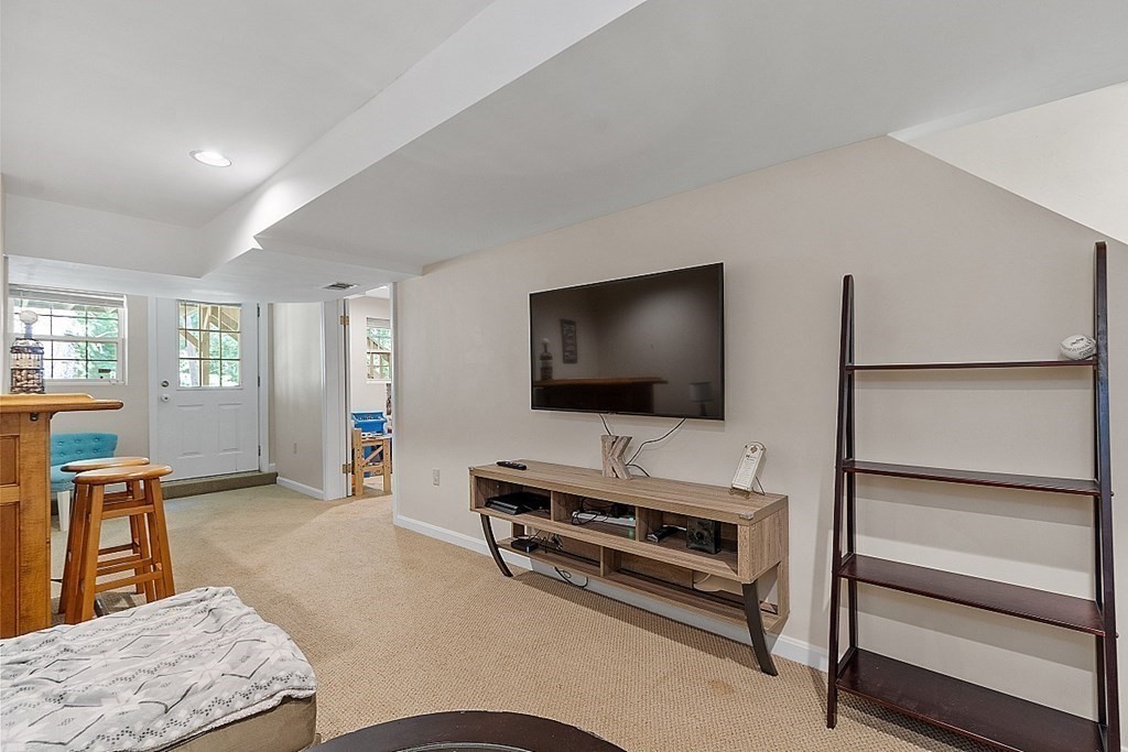 62 Meadowood Road North Andover, MA 01845 - Photo 18 of 39 Gallery Image 18