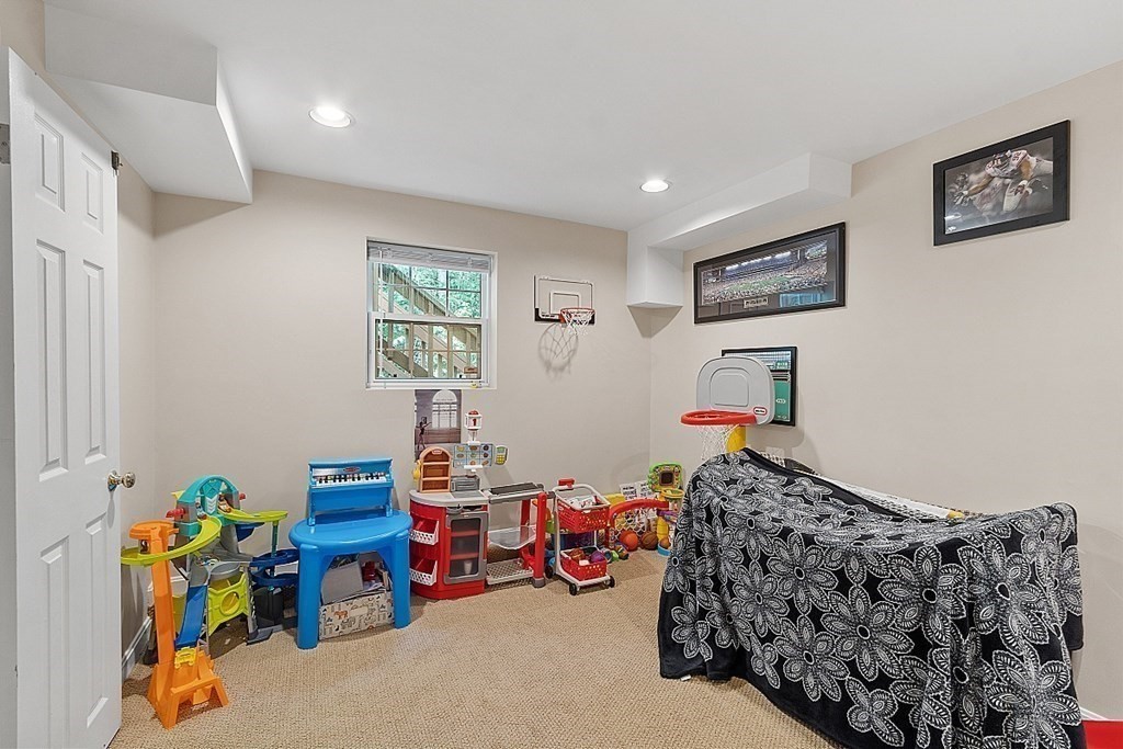 62 Meadowood Road North Andover, MA 01845 - Photo 21 of 39 Gallery Image 21