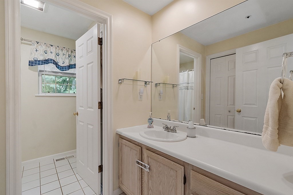 62 Meadowood Road North Andover, MA 01845 - Photo 33 of 39 Gallery Image 33