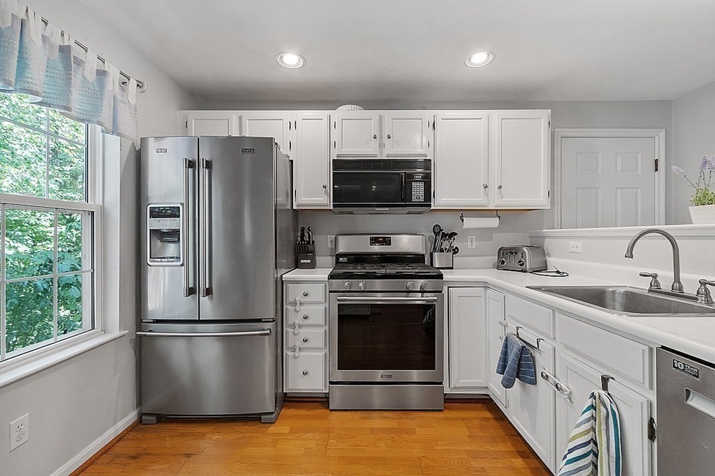 62 Meadowood Road North Andover, MA 01845 - Photo 4 of 39 Gallery Image 4