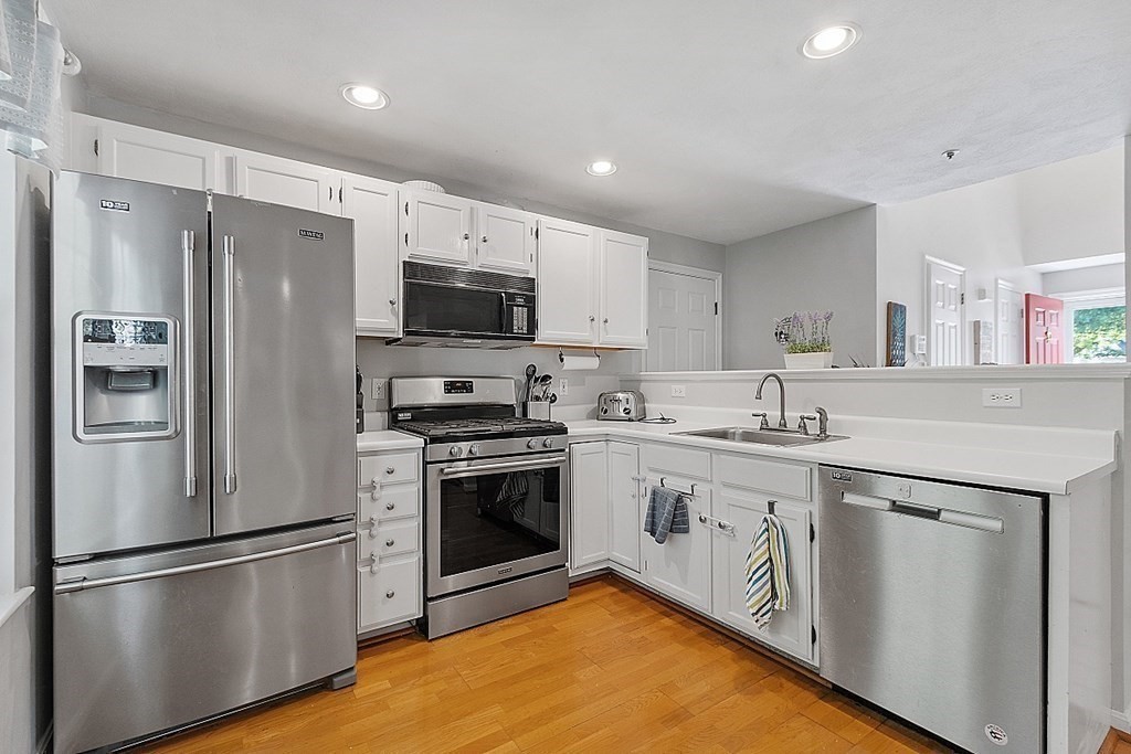 62 Meadowood Road North Andover, MA 01845 - Photo 5 of 39 Gallery Image 5
