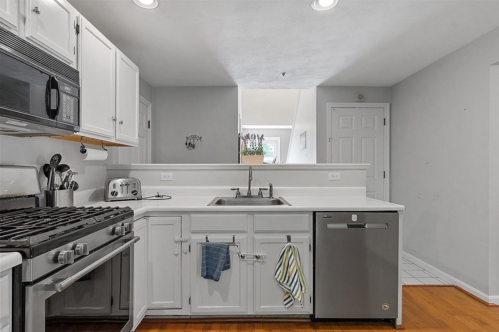62 Meadowood Road North Andover, MA 01845 - Photo 6 of 39 Gallery Image 6