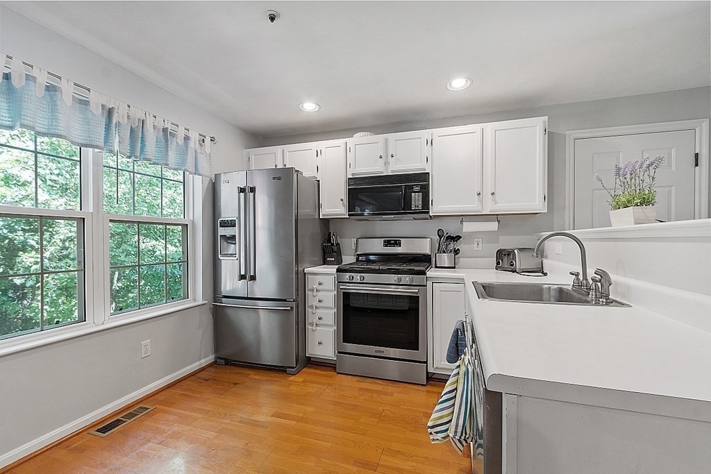 62 Meadowood Road North Andover, MA 01845 - Photo 7 of 39 Gallery Image 7