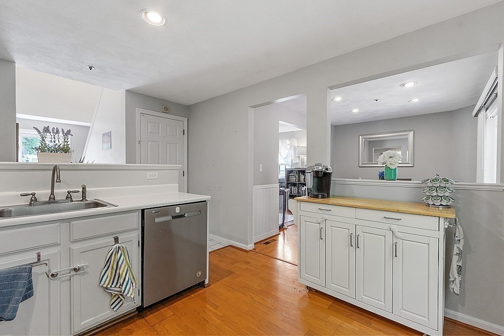 62 Meadowood Road North Andover, MA 01845 - Photo 8 of 39 Gallery Image 8