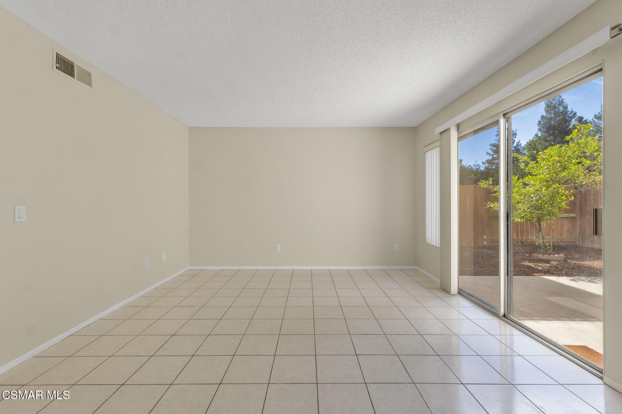 6635 Pecan Avenue Moorpark, CA 93021 - Photo 13 of 54 6635 Pecan Ave, Moorpark - HsHProd- (20)