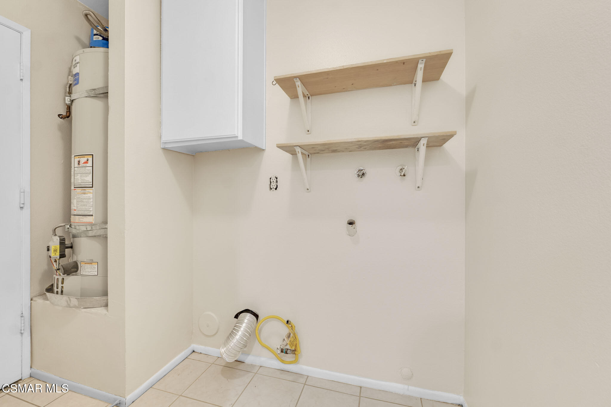 6635 Pecan Avenue Moorpark, CA 93021 - Photo 19 of 54 a bathroom with a bathtub