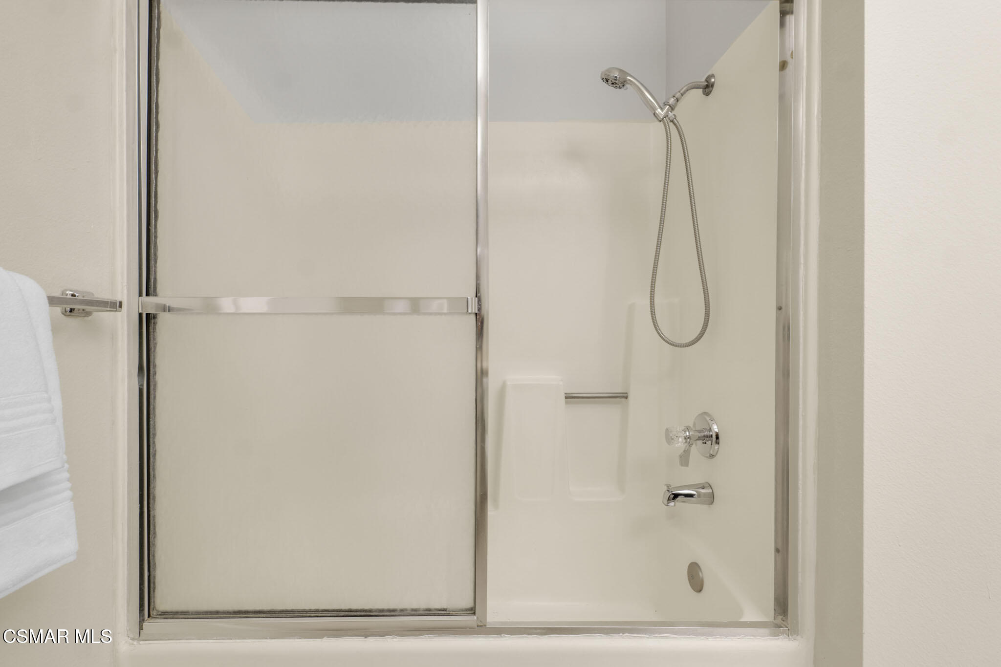 6635 Pecan Avenue Moorpark, CA 93021 - Photo 35 of 54 a bathroom that has a shower