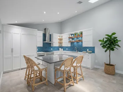 $450,000 | 5385 Eagle Lake Drive, Palm Beach Gardens, FL 33418