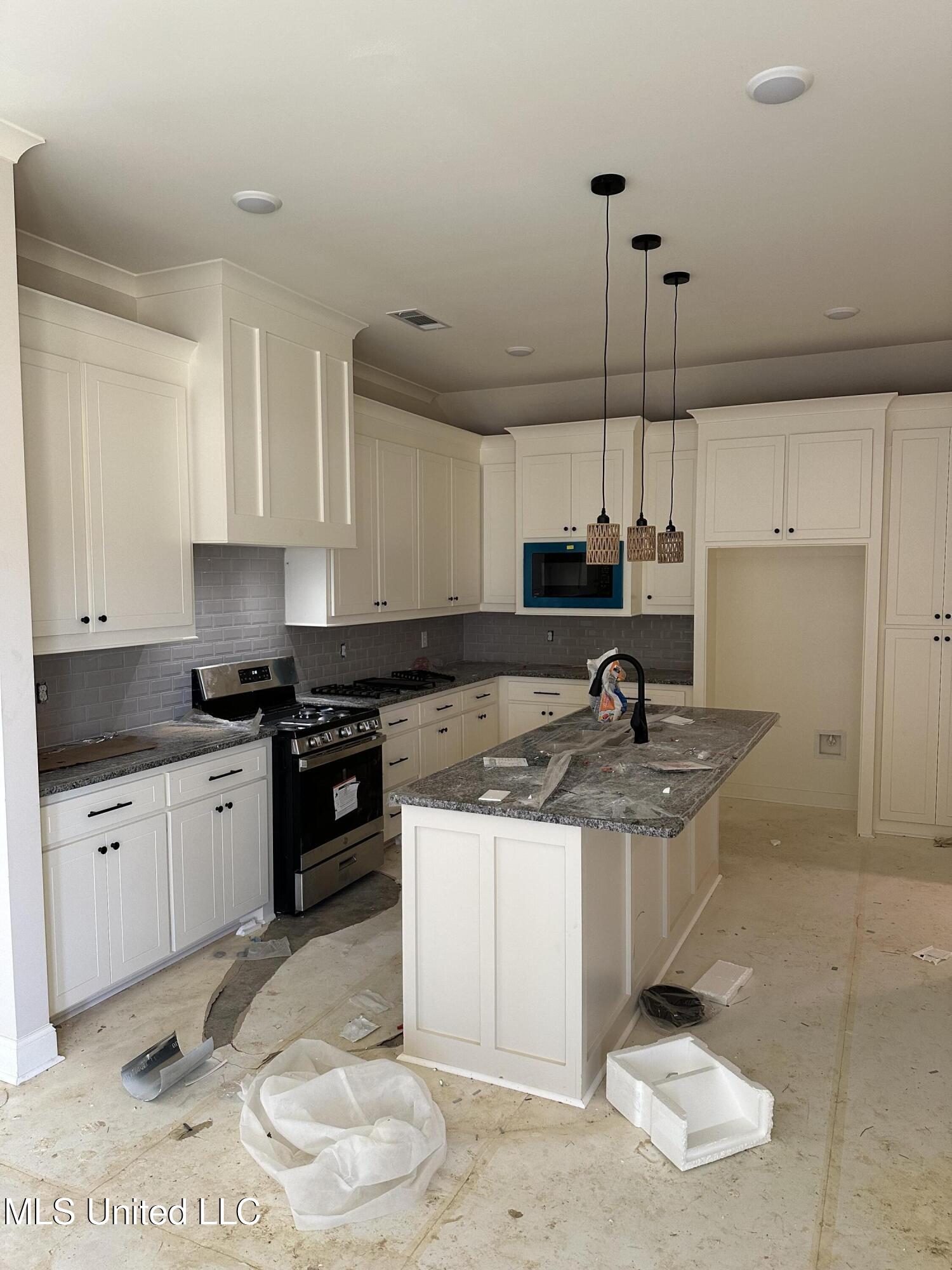 949 Riverside Lane Pearl, MS 39208 - Photo 2 of 5 IMG_1603