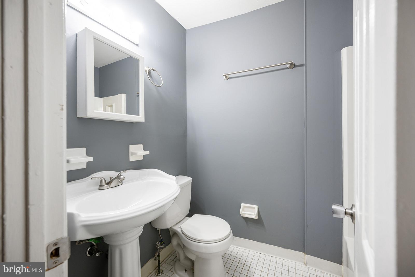 4709 Wallace Place Philadelphia, PA 19139 - Photo 16 of 25 Full Bathroom