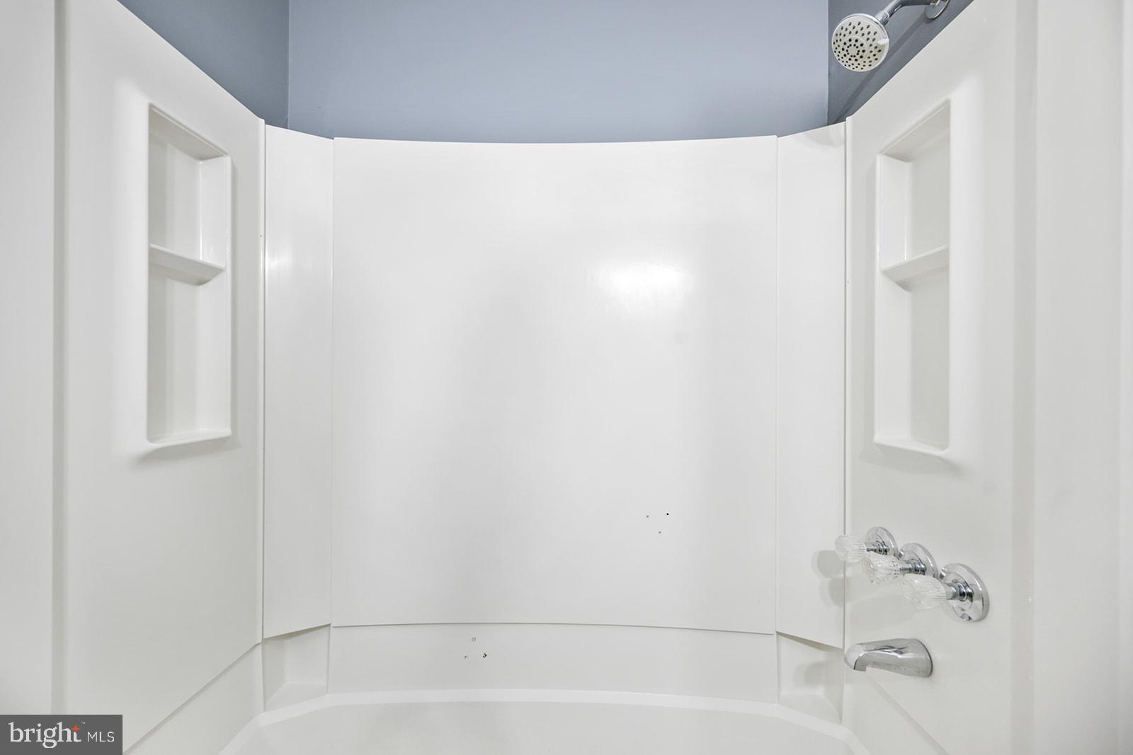 4709 Wallace Place Philadelphia, PA 19139 - Photo 17 of 25 Full Bathroom