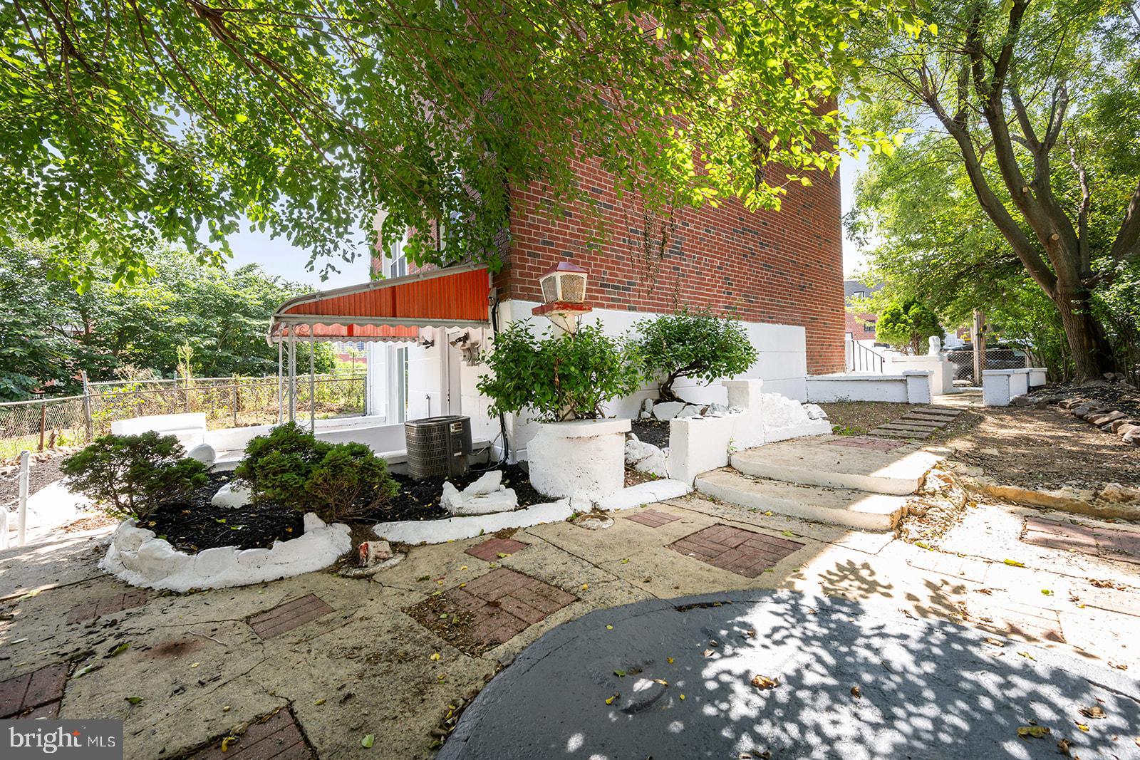 4709 Wallace Place Philadelphia, PA 19139 - Photo 23 of 25 Side/Rear Yard