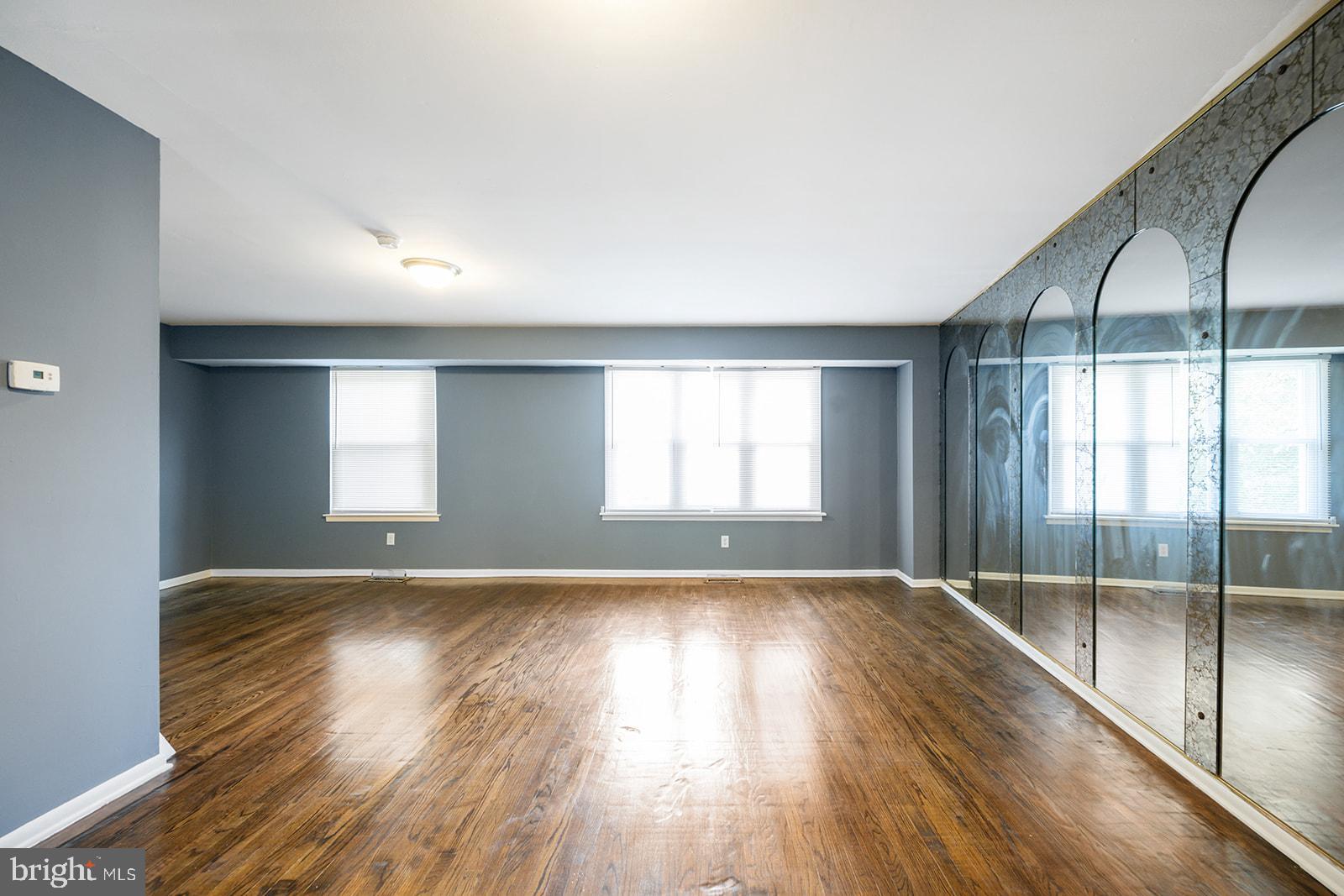 4709 Wallace Place Philadelphia, PA 19139 - Photo 5 of 25 Living/Dining