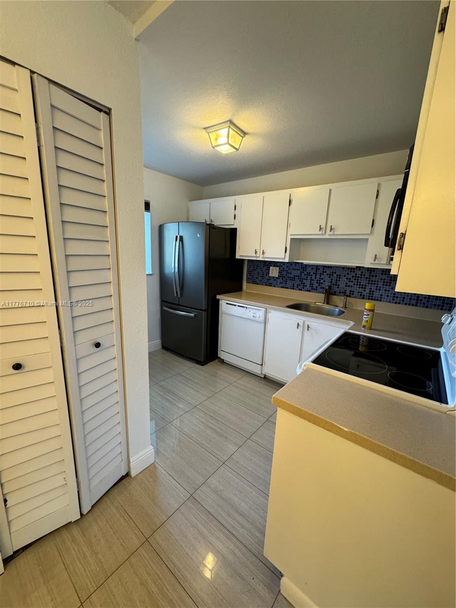 103 Gardens Drive, Unit 103 Pompano Beach, FL 33069 - Photo 6 of 28