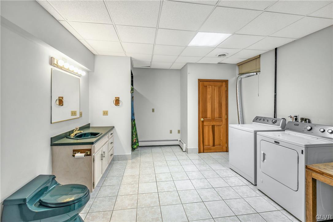 3166 Apollo Drive Bethlehem, PA 18017 - Photo 33 of 37 a kitchen with a stove and a refrigerator