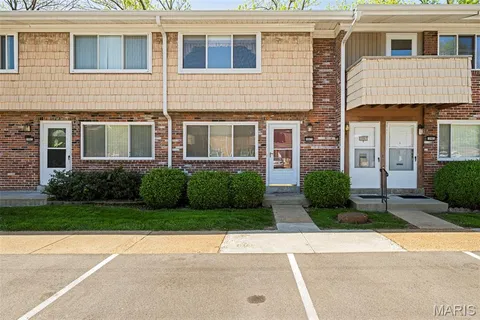 $155,000 | 10971 Carroll Wood Way, Unit 1, St. Louis, MO 63128