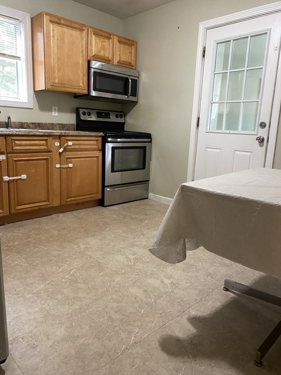 28 Glen Road Holbrook, MA 02343 - Photo 12 of 28 Gallery Image 12