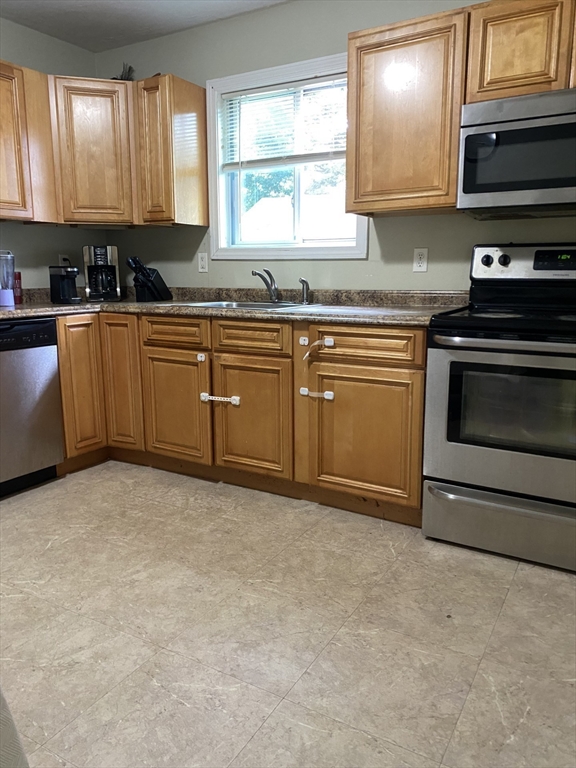 28 Glen Road Holbrook, MA 02343 - Photo 6 of 28 Gallery Image 6