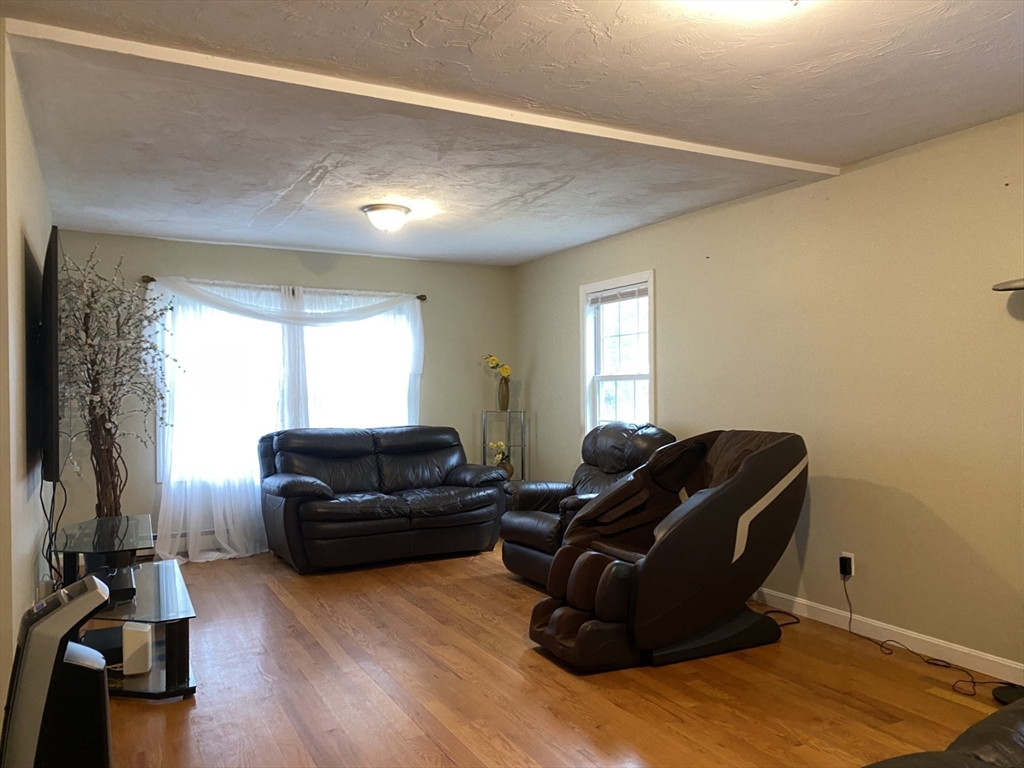 28 Glen Road Holbrook, MA 02343 - Photo 7 of 28 Gallery Image 7