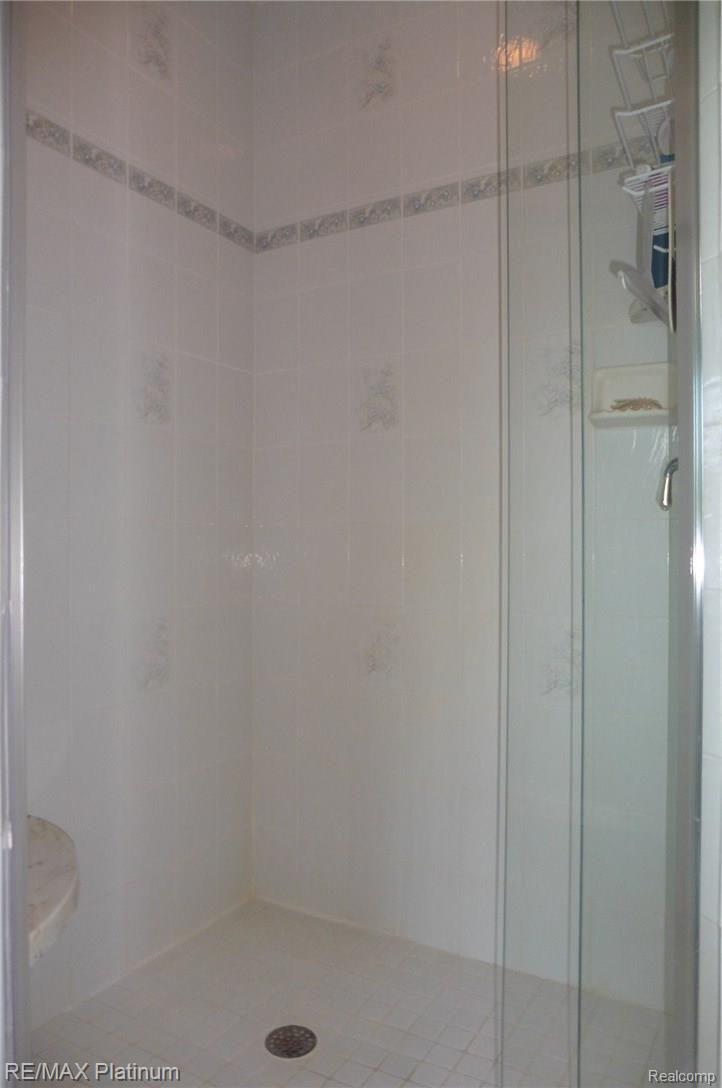 3730 Oak Grove Road Howell, MI 48855 - Photo 23 of 43 MasterShower.JPG