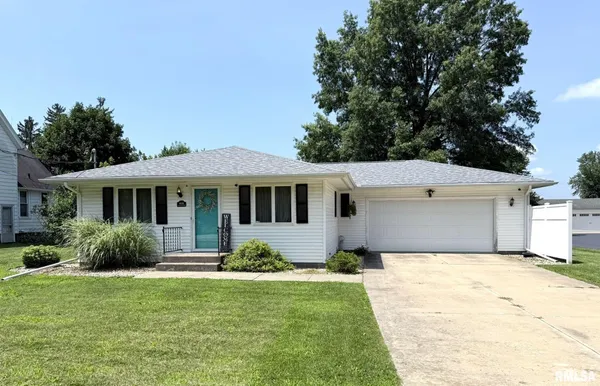 $165,000 | 615 North Depot Street, Altona, IL 61414