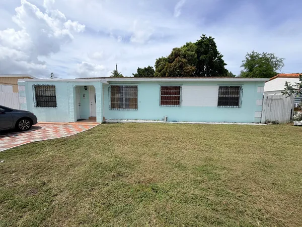 $3,000 | 2033 Longwood Road, West Palm Beach, FL 33409