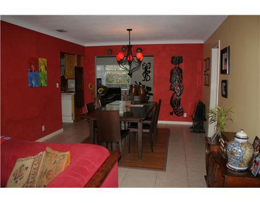 6010 Northeast 14th Road Fort Lauderdale, FL 33334 - Photo 4 of 15 Dining Room