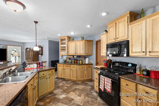 $399,900 | 930 Solon Street Northeast, Cedar Springs, MI 49319