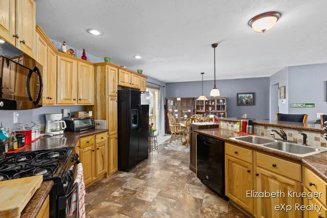 $399,900 | 930 Solon Street Northeast, Cedar Springs, MI 49319