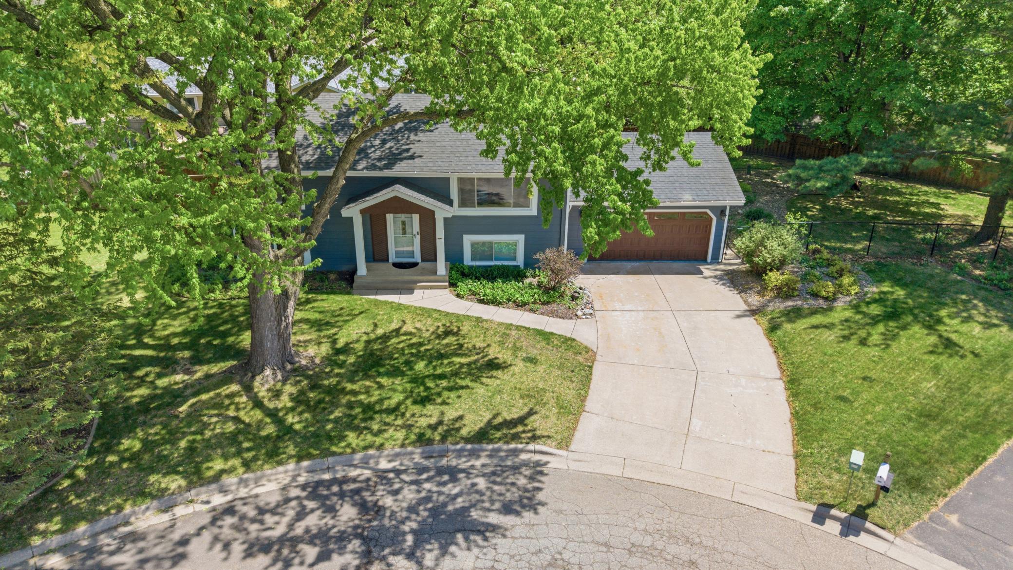 311 Eagle Ridge Circle Burnsville, MN 55337 - Photo 2 of 38