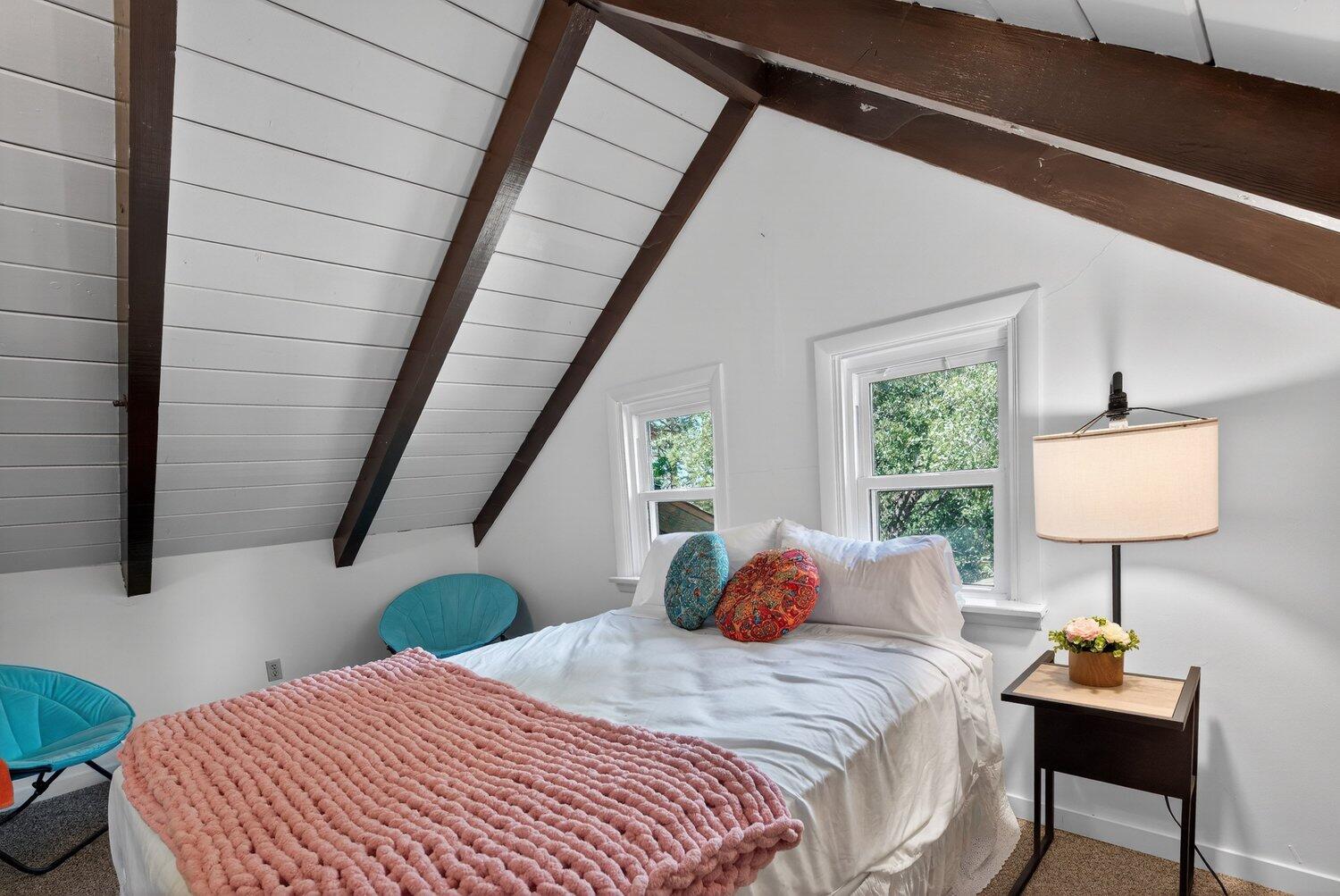 52230 Sylvan Way Idyllwild, CA 92549 - Photo 26 of 35 a bedroom with a bed and a lamp on table