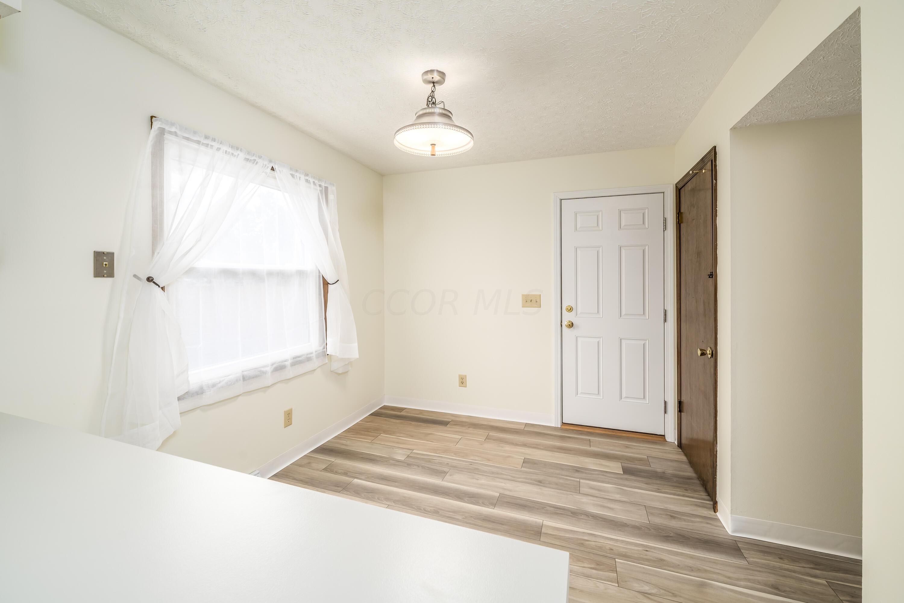 3500 Maize Road Columbus, OH 43224 - Photo 11 of 31 Eat-in Space