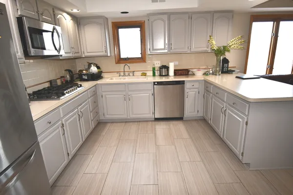 $299,999 | 1S095 Spring Road, Unit H2, Oakbrook Terrace, IL 60181