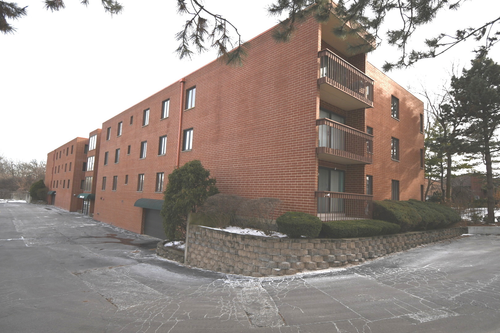 1S095 Spring Road, Unit H2 Oakbrook Terrace, IL 60181 - Photo 2 of 40 a building view