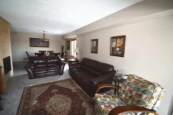 $299,999 | 1S095 Spring Road, Unit H2, Oakbrook Terrace, IL 60181
