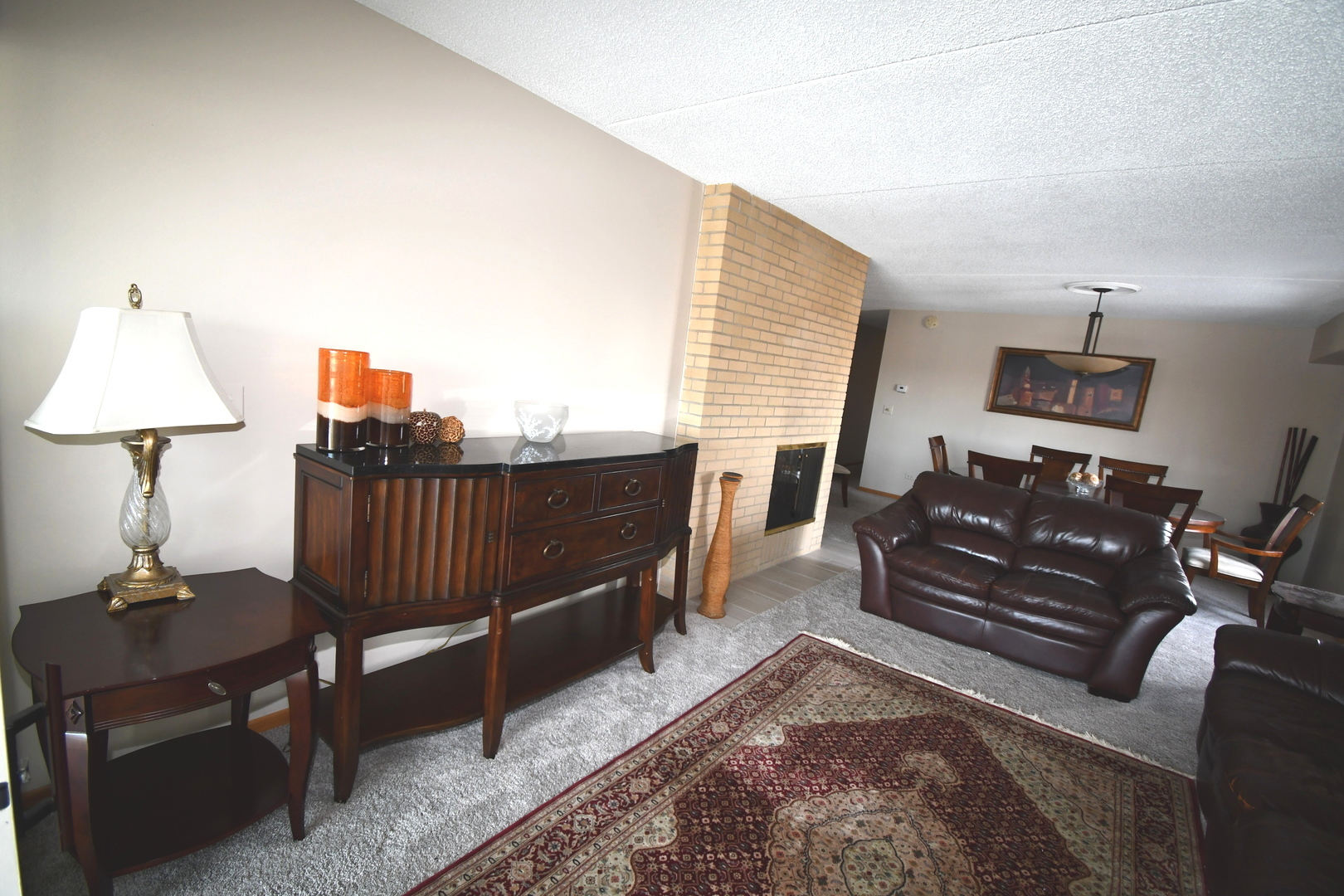 1S095 Spring Road, Unit H2 Oakbrook Terrace, IL 60181 - Photo 23 of 40 a living room with furniture a lamp and a window