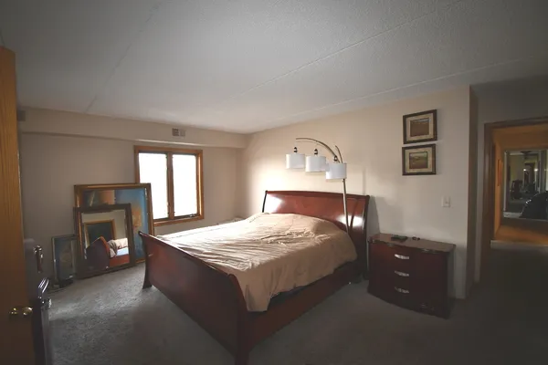 $299,999 | 1S095 Spring Road, Unit H2, Oakbrook Terrace, IL 60181