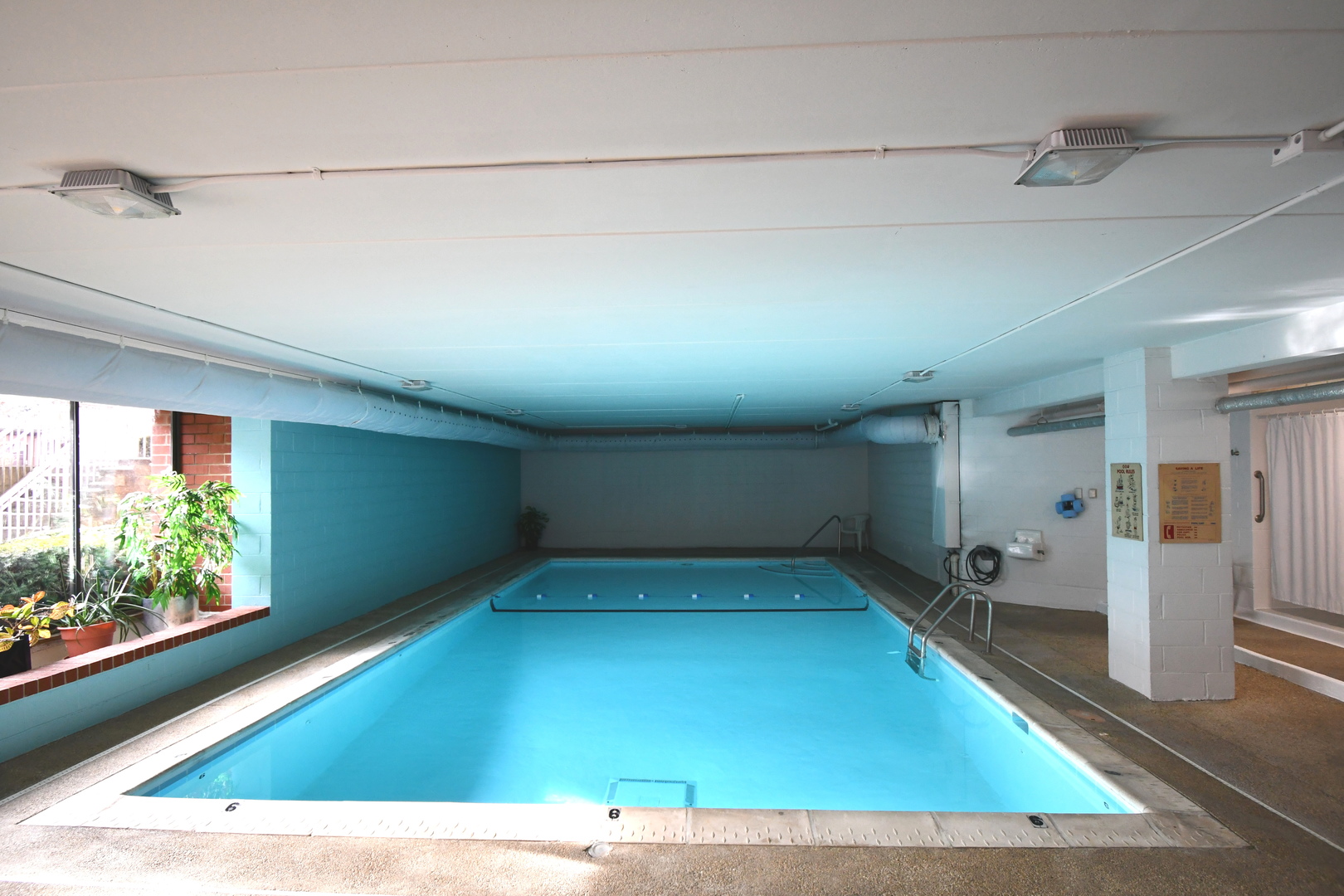 1S095 Spring Road, Unit H2 Oakbrook Terrace, IL 60181 - Photo 34 of 40 a view of an empty room with a window