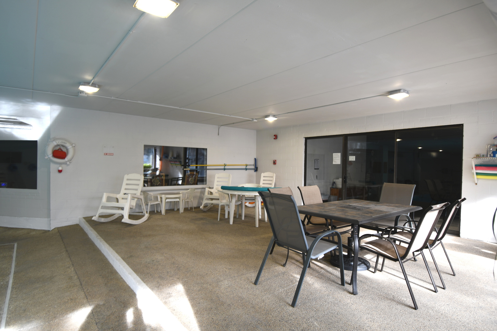 1S095 Spring Road, Unit H2 Oakbrook Terrace, IL 60181 - Photo 38 of 40 a view of a dining room with furniture