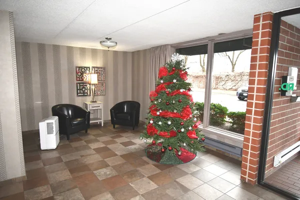 $299,999 | 1S095 Spring Road, Unit H2, Oakbrook Terrace, IL 60181